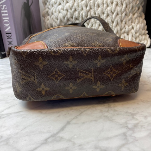 Vintage Louis Vuitton Monogram Crossbody - Picture 4 of 15